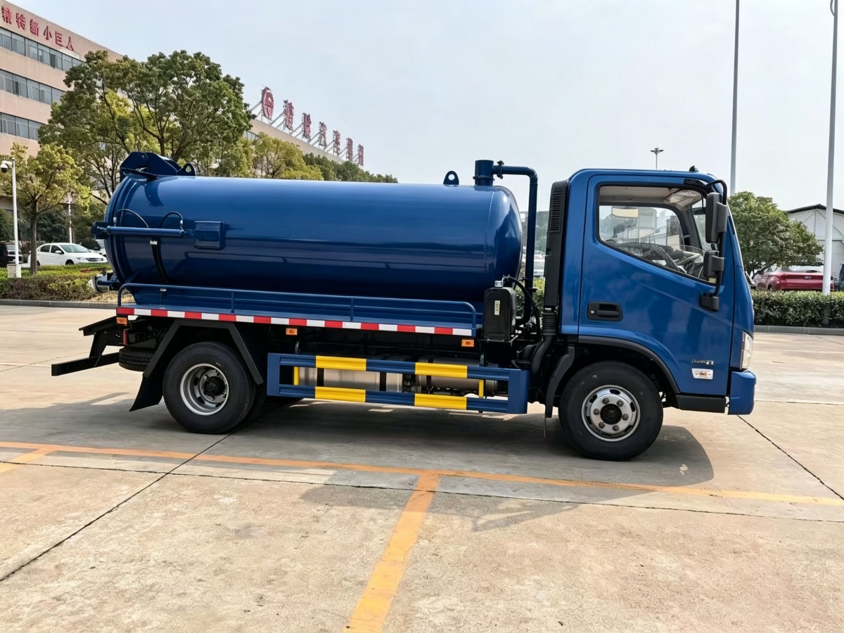 Foton 4CBM Vacuum Sewage Suction Truck - Image 4