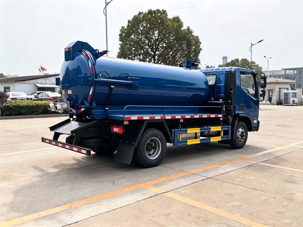 Foton 4CBM Vacuum Sewage Suction Truck - Image 5