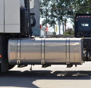 Large-capacity aluminum alloy fuel tank